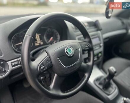 Черный Шкода Октавия, объемом двигателя 2 л и пробегом 270 тыс. км за 8300 $, фото 5 на Automoto.ua
