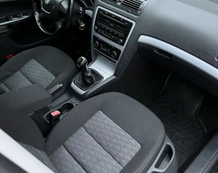 Черный Шкода Октавия, объемом двигателя 1.2 л и пробегом 155 тыс. км за 6400 $, фото 2 на Automoto.ua