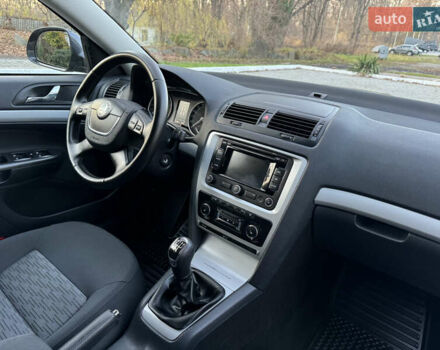 Черный Шкода Октавия, объемом двигателя 1.6 л и пробегом 243 тыс. км за 8350 $, фото 78 на Automoto.ua