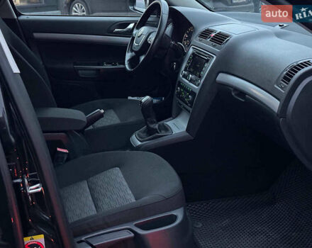 Чорний Шкода Октавія, об'ємом двигуна 1.6 л та пробігом 237 тис. км за 8190 $, фото 18 на Automoto.ua