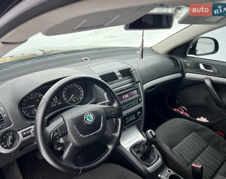 Черный Шкода Октавия, объемом двигателя 2 л и пробегом 272 тыс. км за 8300 $, фото 3 на Automoto.ua