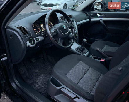 Чорний Шкода Октавія, об'ємом двигуна 1.6 л та пробігом 237 тис. км за 8190 $, фото 12 на Automoto.ua