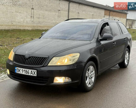 Черный Шкода Октавия, объемом двигателя 1.2 л и пробегом 300 тыс. км за 5800 $, фото 2 на Automoto.ua