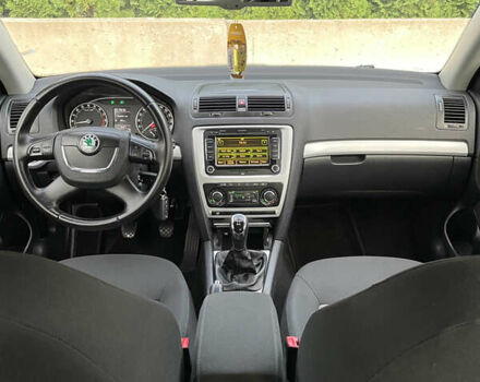 Чорний Шкода Октавія, об'ємом двигуна 1.6 л та пробігом 194 тис. км за 9399 $, фото 107 на Automoto.ua