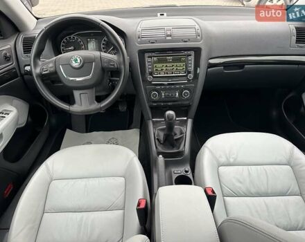 Черный Шкода Октавия, объемом двигателя 2 л и пробегом 220 тыс. км за 12500 $, фото 21 на Automoto.ua