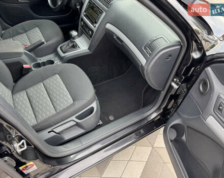 Черный Шкода Октавия, объемом двигателя 2 л и пробегом 229 тыс. км за 10200 $, фото 65 на Automoto.ua