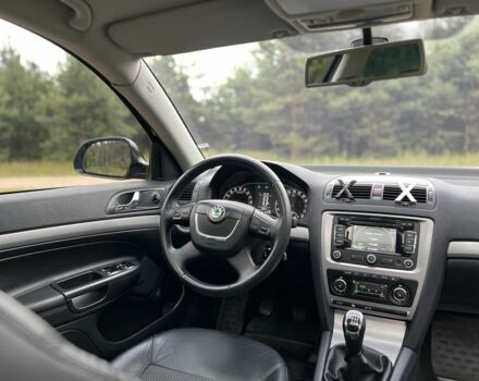 Черный Шкода Октавия, объемом двигателя 2 л и пробегом 288 тыс. км за 9699 $, фото 18 на Automoto.ua