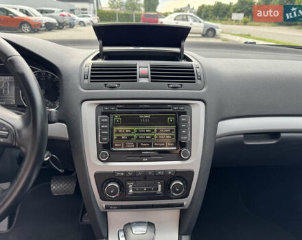 Черный Шкода Октавия, объемом двигателя 2 л и пробегом 229 тыс. км за 10200 $, фото 39 на Automoto.ua