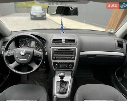 Черный Шкода Октавия, объемом двигателя 1.8 л и пробегом 195 тыс. км за 9750 $, фото 16 на Automoto.ua