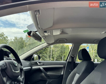 Черный Шкода Октавия, объемом двигателя 2 л и пробегом 229 тыс. км за 10200 $, фото 44 на Automoto.ua