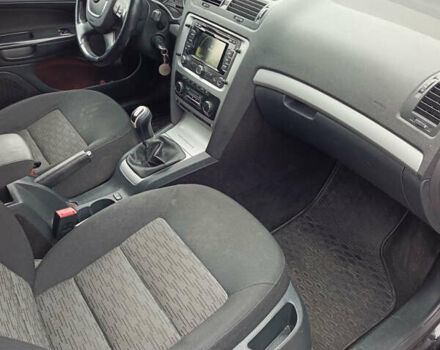 Черный Шкода Октавия, объемом двигателя 1.2 л и пробегом 269 тыс. км за 5500 $, фото 5 на Automoto.ua