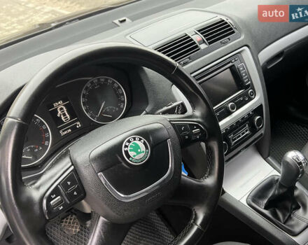 Черный Шкода Октавия, объемом двигателя 2 л и пробегом 234 тыс. км за 8899 $, фото 59 на Automoto.ua