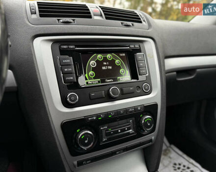 Шкода Октавия 2012 в Луцке на Automoto.ua Черный Шкода Октавия, объемом двигателя 1.6 л и пробегом 182 тыс. км за 9799 $, фото 13 на Automoto.ua