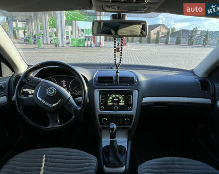 Чорний Шкода Октавія, об'ємом двигуна 1.6 л та пробігом 219 тис. км за 8200 $, фото 6 на Automoto.ua