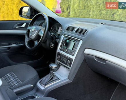 Черный Шкода Октавия, объемом двигателя 2 л и пробегом 218 тыс. км за 9999 $, фото 62 на Automoto.ua