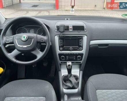 Черный Шкода Октавия, объемом двигателя 1.6 л и пробегом 260 тыс. км за 8200 $, фото 6 на Automoto.ua