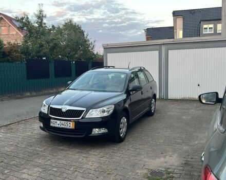 Черный Шкода Октавия, объемом двигателя 1.6 л и пробегом 220 тыс. км за 5500 $, фото 1 на Automoto.ua