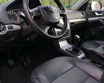 Чорний Шкода Октавія, об'ємом двигуна 2 л та пробігом 228 тис. км за 10799 $, фото 102 на Automoto.ua