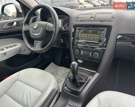 Черный Шкода Октавия, объемом двигателя 2 л и пробегом 220 тыс. км за 12500 $, фото 56 на Automoto.ua