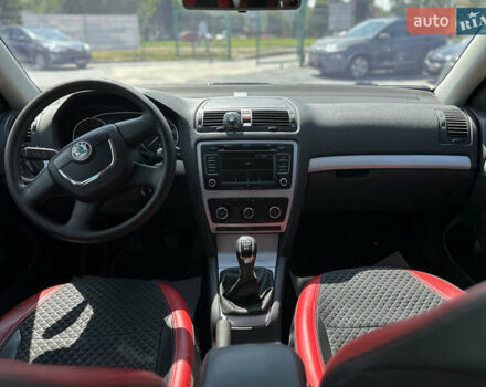 Черный Шкода Октавия, объемом двигателя 1.6 л и пробегом 324 тыс. км за 7999 $, фото 30 на Automoto.ua