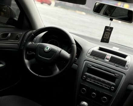 Черный Шкода Октавия, объемом двигателя 1.6 л и пробегом 189 тыс. км за 8800 $, фото 6 на Automoto.ua