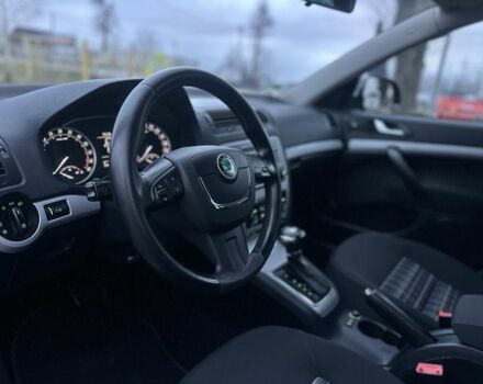 Чорний Шкода Октавія, об'ємом двигуна 2 л та пробігом 214 тис. км за 9500 $, фото 5 на Automoto.ua