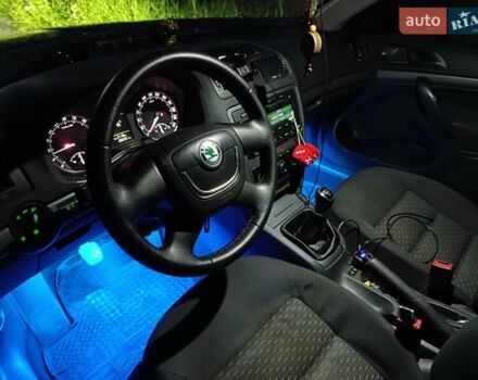 Черный Шкода Октавия, объемом двигателя 1.6 л и пробегом 288 тыс. км за 7700 $, фото 4 на Automoto.ua