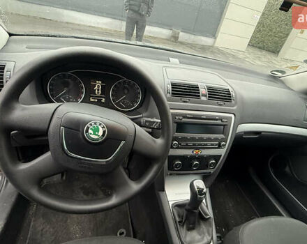 Черный Шкода Октавия, объемом двигателя 1.6 л и пробегом 280 тыс. км за 8500 $, фото 5 на Automoto.ua