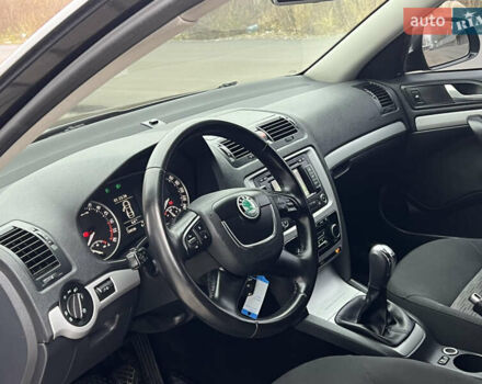 Черный Шкода Октавия, объемом двигателя 2 л и пробегом 234 тыс. км за 8899 $, фото 40 на Automoto.ua