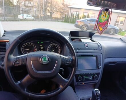 Черный Шкода Октавия, объемом двигателя 1.6 л и пробегом 220 тыс. км за 8500 $, фото 7 на Automoto.ua