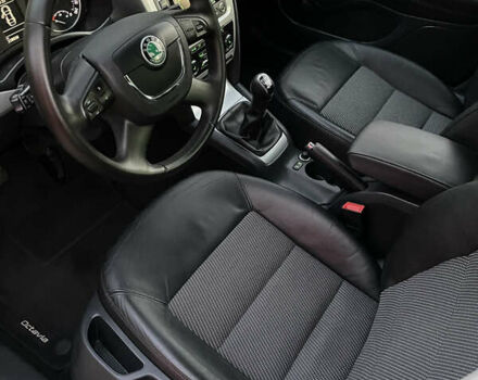 Чорний Шкода Октавія, об'ємом двигуна 2 л та пробігом 228 тис. км за 10799 $, фото 97 на Automoto.ua