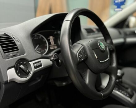 Черный Шкода Октавия, объемом двигателя 1.8 л и пробегом 195 тыс. км за 9750 $, фото 6 на Automoto.ua