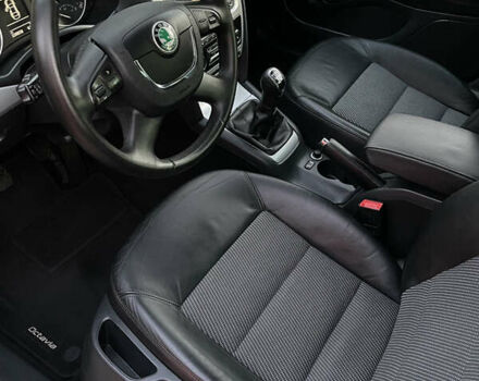 Чорний Шкода Октавія, об'ємом двигуна 2 л та пробігом 228 тис. км за 10799 $, фото 88 на Automoto.ua