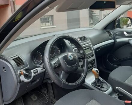 Чорний Шкода Октавія, об'ємом двигуна 2 л та пробігом 324 тис. км за 6000 $, фото 6 на Automoto.ua