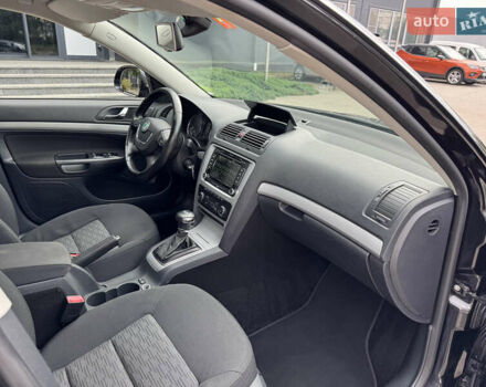 Черный Шкода Октавия, объемом двигателя 2 л и пробегом 229 тыс. км за 10200 $, фото 63 на Automoto.ua