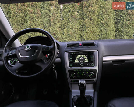 Чорний Шкода Октавія, об'ємом двигуна 2 л та пробігом 228 тис. км за 10799 $, фото 128 на Automoto.ua