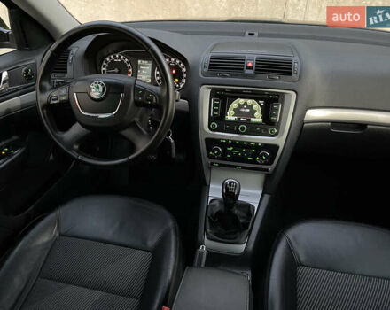 Чорний Шкода Октавія, об'ємом двигуна 2 л та пробігом 228 тис. км за 10799 $, фото 121 на Automoto.ua