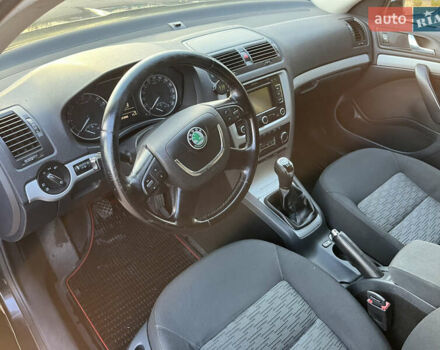 Черный Шкода Октавия, объемом двигателя 1.6 л и пробегом 285 тыс. км за 7800 $, фото 8 на Automoto.ua