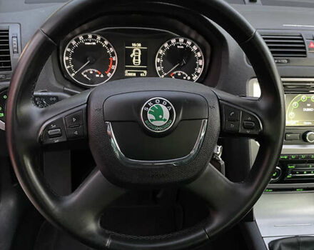 Чорний Шкода Октавія, об'ємом двигуна 2 л та пробігом 228 тис. км за 10799 $, фото 103 на Automoto.ua