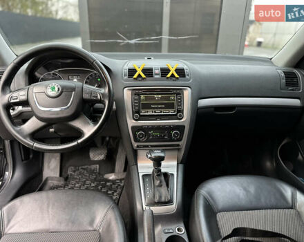 Черный Шкода Октавия, объемом двигателя 1.8 л и пробегом 275 тыс. км за 6800 $, фото 15 на Automoto.ua