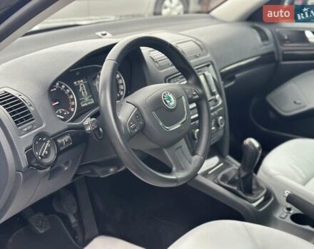 Черный Шкода Октавия, объемом двигателя 2 л и пробегом 220 тыс. км за 12500 $, фото 27 на Automoto.ua