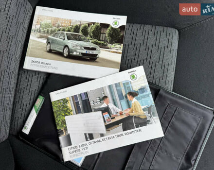 Черный Шкода Октавия, объемом двигателя 2 л и пробегом 229 тыс. км за 10200 $, фото 73 на Automoto.ua