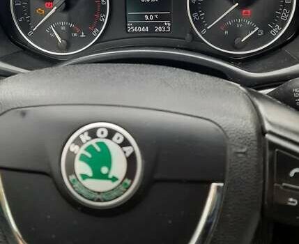 Черный Шкода Октавия, объемом двигателя 1.6 л и пробегом 256 тыс. км за 9000 $, фото 4 на Automoto.ua