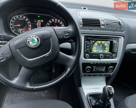 Чорний Шкода Октавія, об'ємом двигуна 1.6 л та пробігом 218 тис. км за 9999 $, фото 3 на Automoto.ua