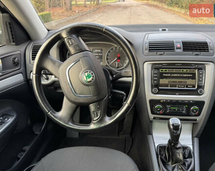 Черный Шкода Октавия, объемом двигателя 2 л и пробегом 217 тыс. км за 10550 $, фото 36 на Automoto.ua