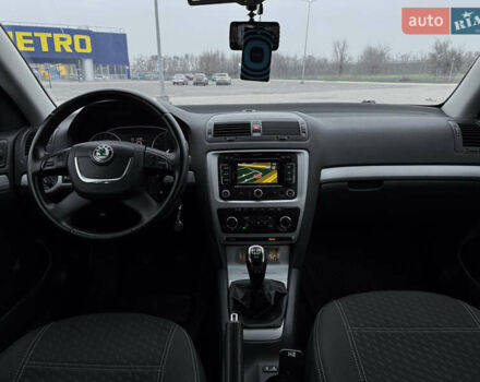 Черный Шкода Октавия, объемом двигателя 1.6 л и пробегом 132 тыс. км за 8450 $, фото 8 на Automoto.ua