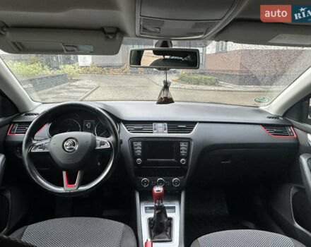 Черный Шкода Октавия, объемом двигателя 1.6 л и пробегом 240 тыс. км за 10500 $, фото 4 на Automoto.ua