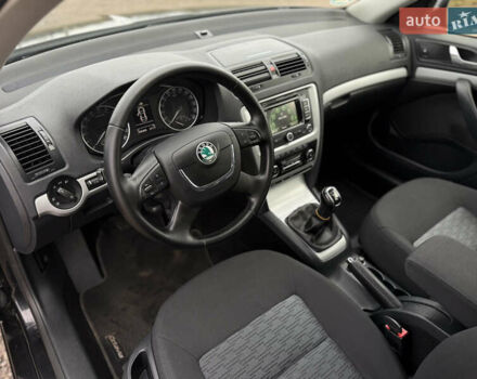 Черный Шкода Октавия, объемом двигателя 1.6 л и пробегом 208 тыс. км за 9100 $, фото 10 на Automoto.ua