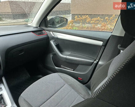 Черный Шкода Октавия, объемом двигателя 1.6 л и пробегом 240 тыс. км за 10500 $, фото 14 на Automoto.ua