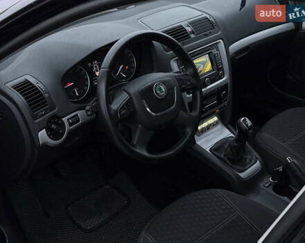 Черный Шкода Октавия, объемом двигателя 1.6 л и пробегом 132 тыс. км за 8450 $, фото 6 на Automoto.ua